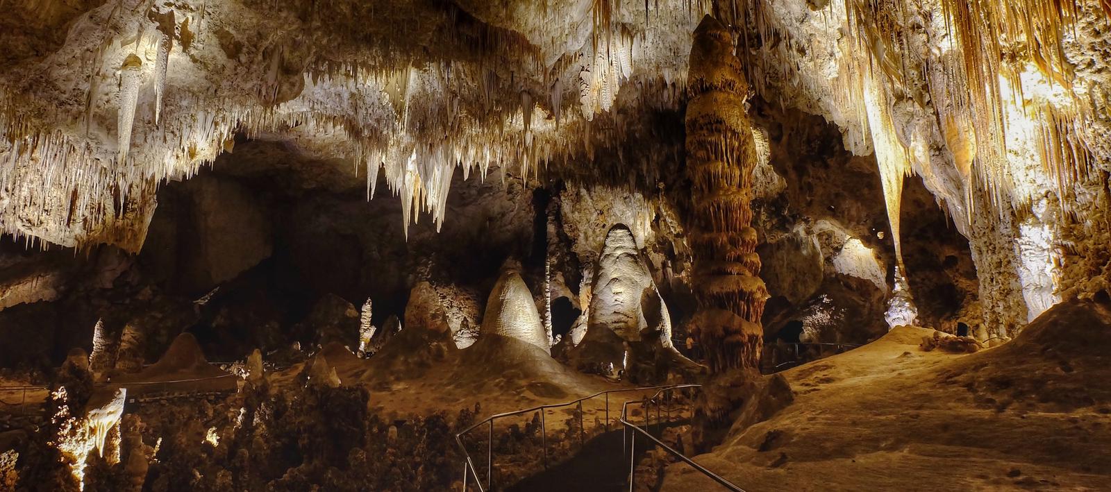 Photo of stalactites and stalagmites in the Big Room.
