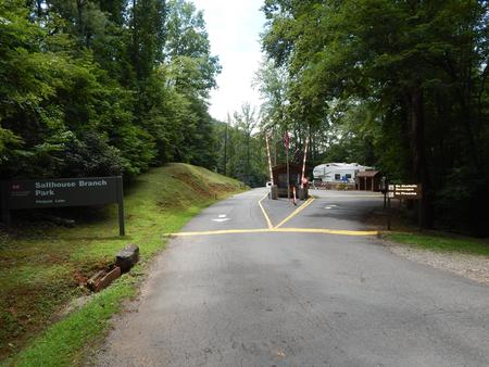 The entry gate and kiosk surrounded by forest as you enter the campground.The campground entrance and kiosk.