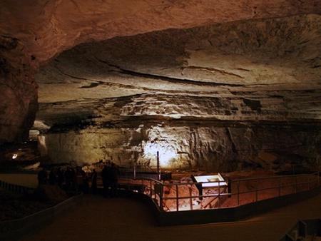 The Rotunda, the fifth largest room in the cave with a view of the saltpetre mining artifacts. The Rotunda on the River Styx Tour route.