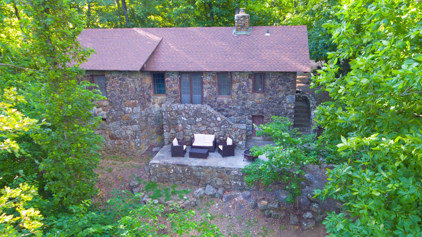 White Rock Mountain, Cabin A beautiful back patio.Cabin A back patio is private, quiet, and features a BBQ grill, fire pit, new patio furnishings for up to 6, and spectacular views.