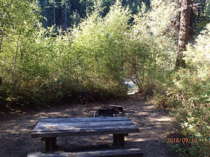 Cottonwood CampgroundNice site with access to the Naches River