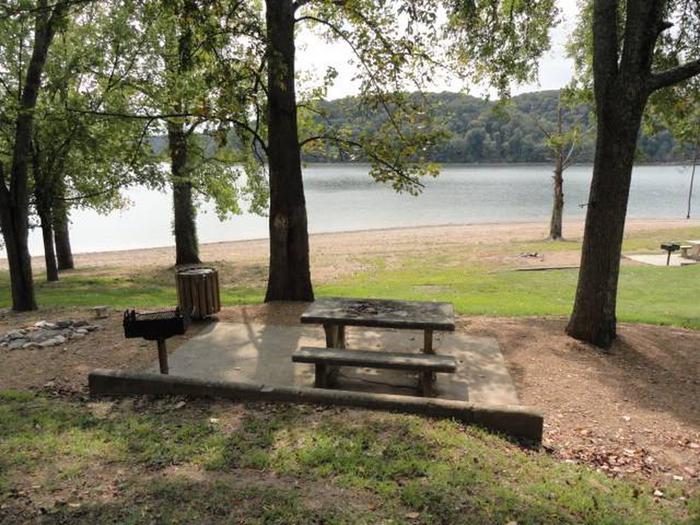 31 COVE CREEK LAKE FRONT 31 COVE CREEK NOT ALL SITE AMENITIES ARE IDENTICAL