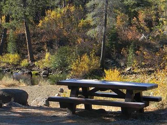 Picnic table next to the Little Truckee RiverLower Little Truckee Campsite along the Truckee River in the fall