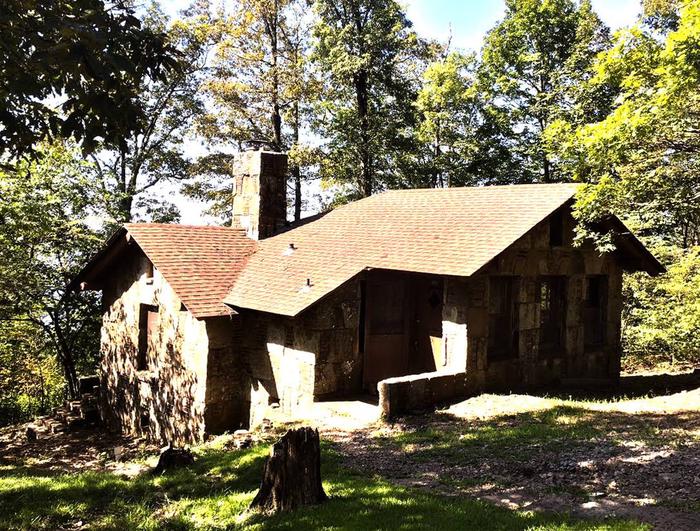 WHITE ROCK MOUNTAIN RECREATION AREA CABIN CQuiet, secluded, and offering stunning views of the Ozark National Forest, Cabin C is a favorite for Couples!