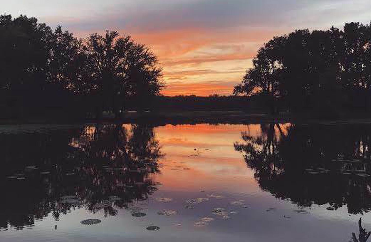 SunsetSunset along banks of the Mississippi River in Blackhawk Park.