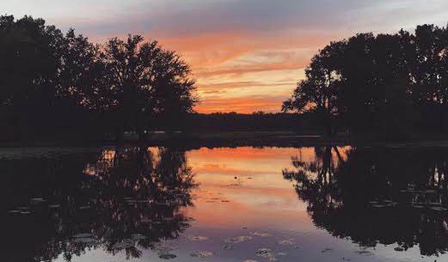 SunsetSunset along banks of the Mississippi River in Blackhawk Park.