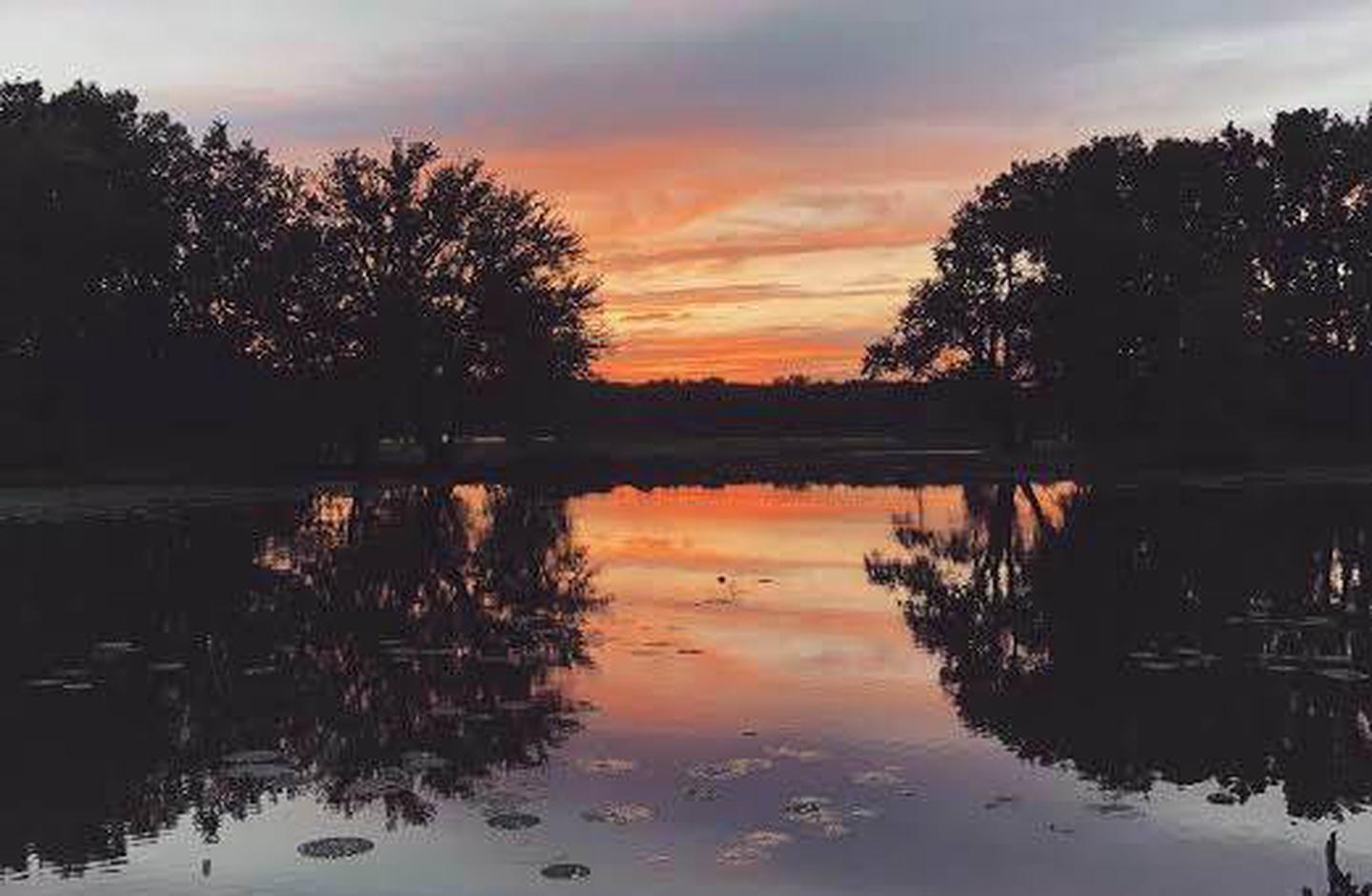 SunsetSunset along the banks of the Mississippi River in Blackhawk Park