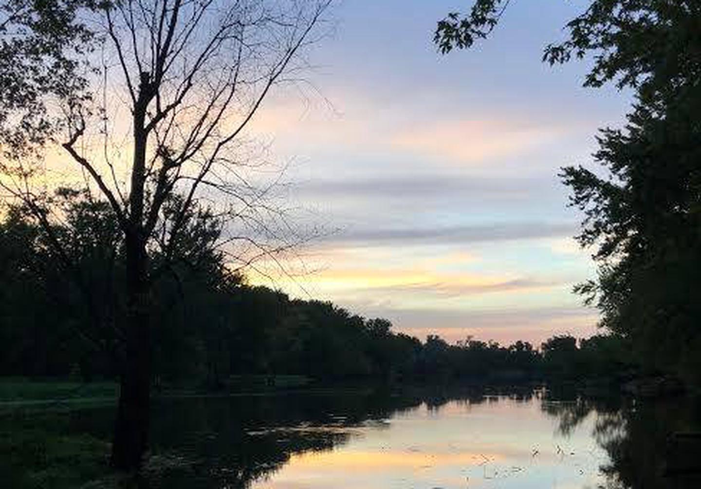 Sunset Sunset along the banks of the Mississippi River at Blackhawk Park