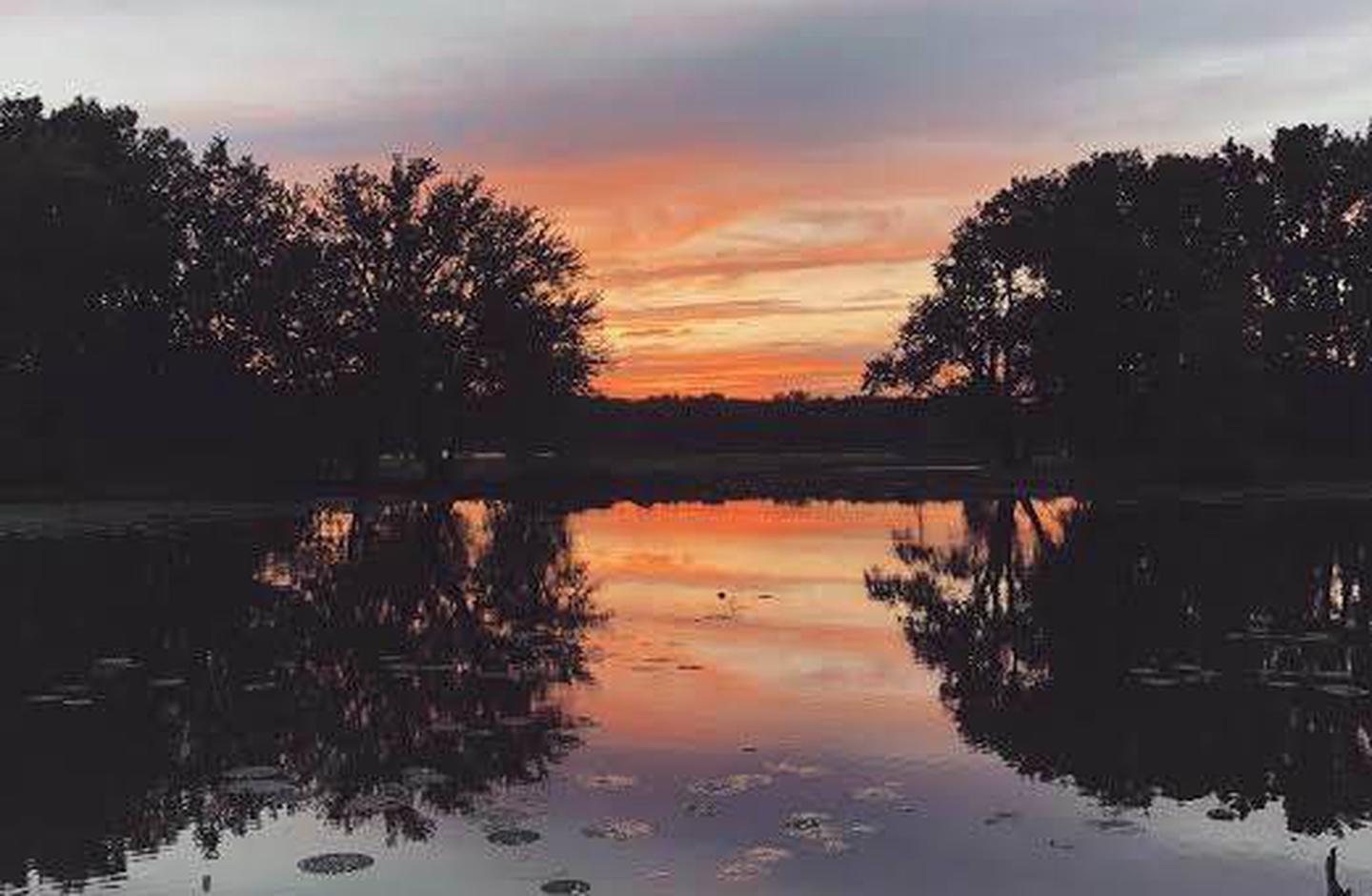 SunsetSunset on the banks of the Mississippi River at Blackhawk Park
