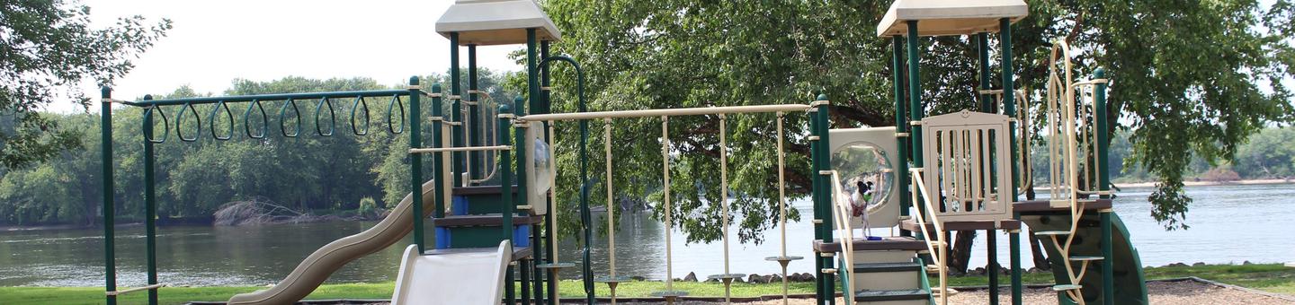 PlaygroundPlayground along the banks of the Mississippi River at Blackhawk Park