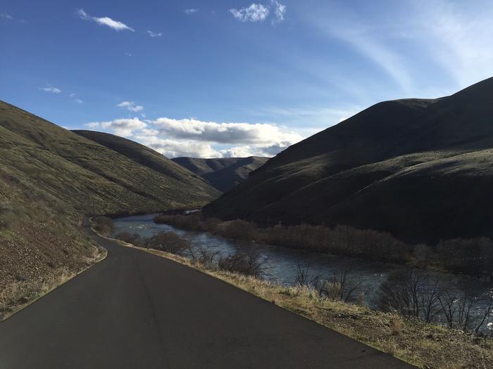 Paved stretch of the Lower Deschutes River Back Country Byway.