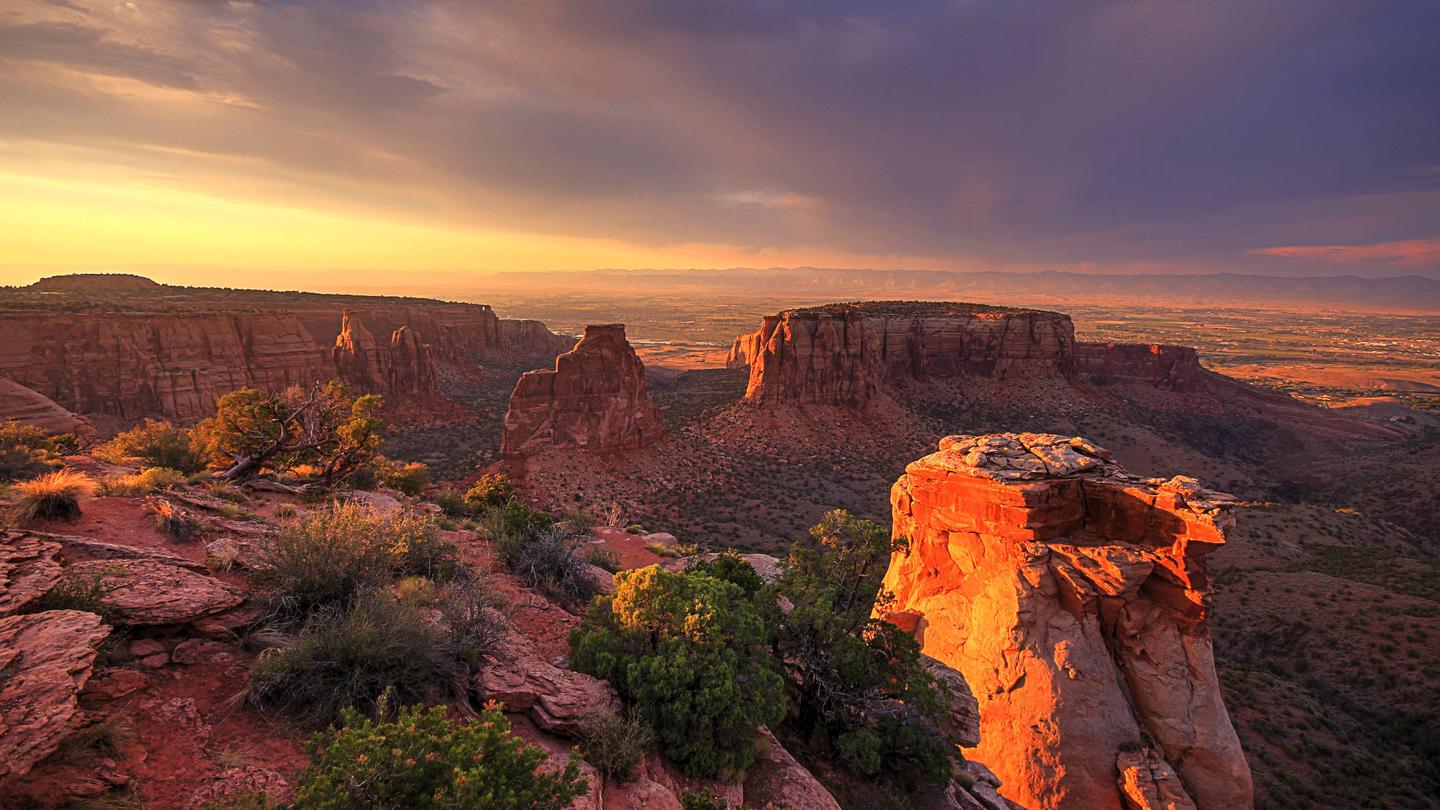 View from Rimrock Dr at Sunset, looking northwestSunset in Colorado National Monument