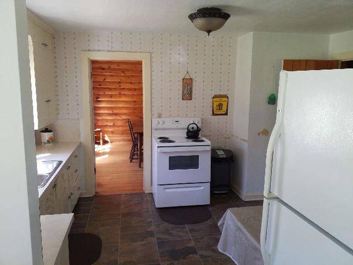 Sunlight Rangers Cabin - Kitchen, fridge, stove, sinkFully furnished kitchen
