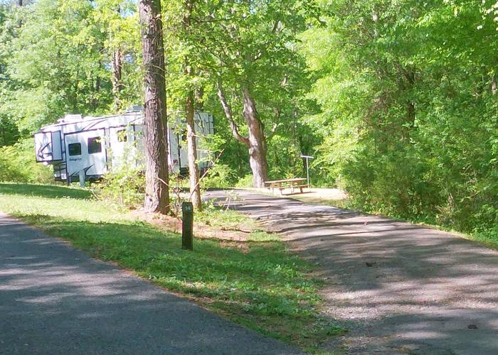 Pull-thru entrance, driveway slope, utilities-side clearance.Sweetwater Campground, campsite 14.