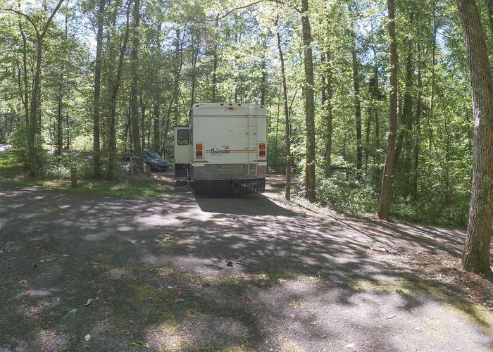 Pull-thru entrance, driveway slope, utilities-side clearance.Sweetwater Campground, campsite 20.