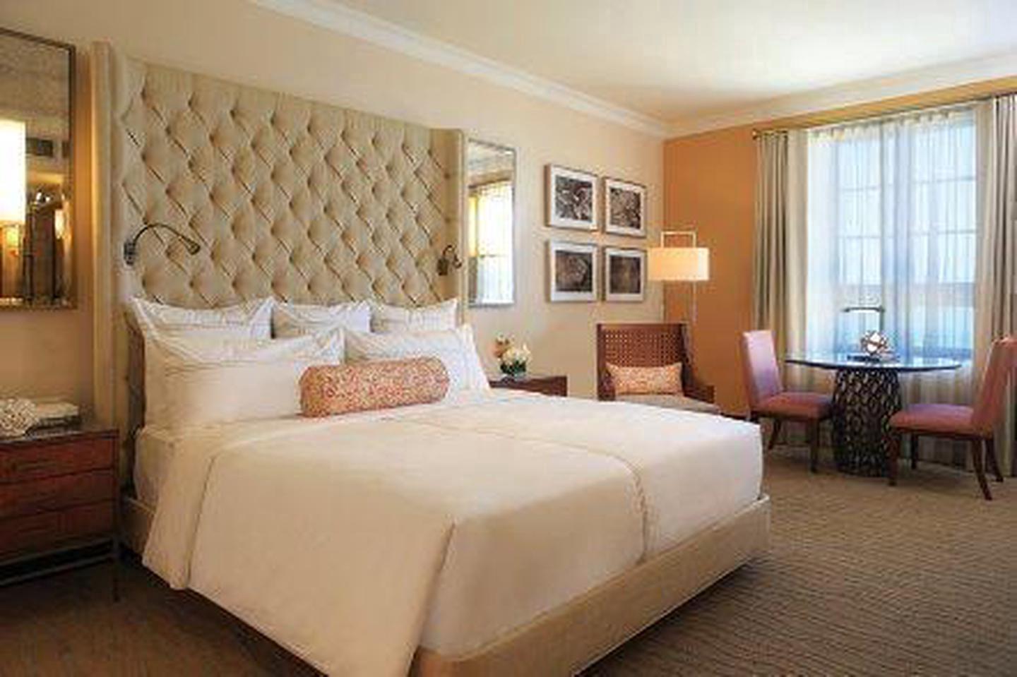 Guestrooms and SuitesThe 305 guestrooms and suites have been restored to their original 1919 grandeur, while maintaining the height of luxury that guests expect today.