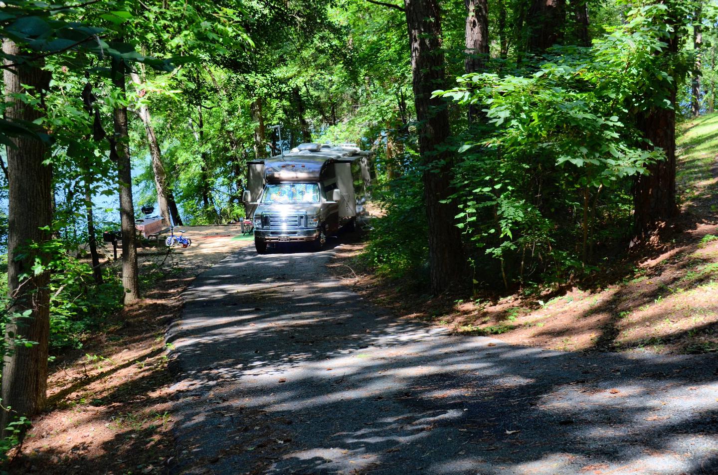 Driveway slope, awning-side clearance, utilities-side clearance.Old 41 #3, campsite 022.