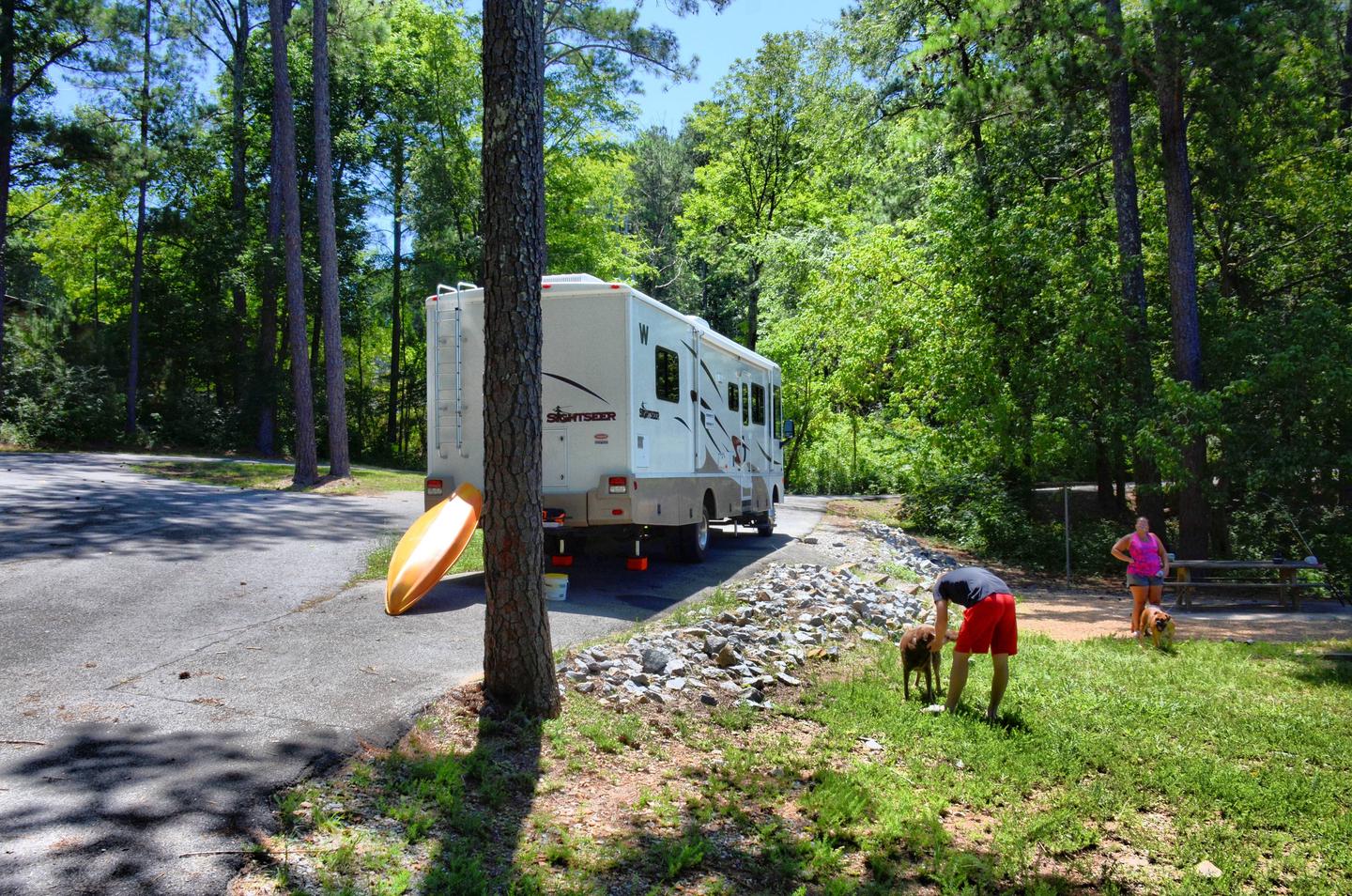Pull-thru entrance, driveway slope, awning-side clearance.Old 41 #3, campsite 048.