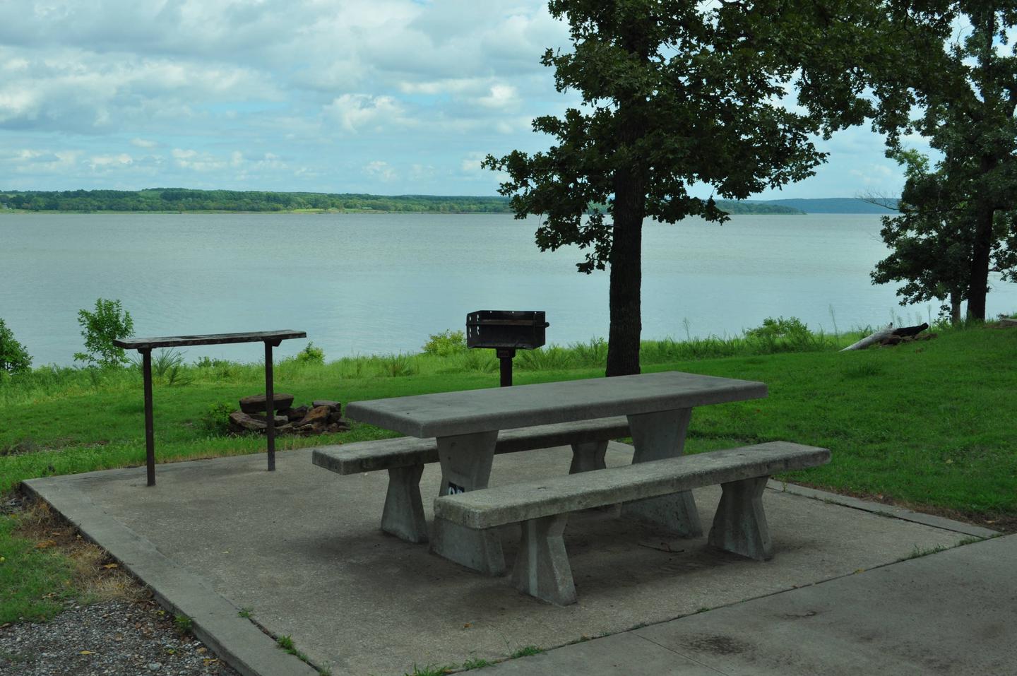Site 92 offers an excellent view of Fort Gibson Lake.Site 92 - Taylor Ferry