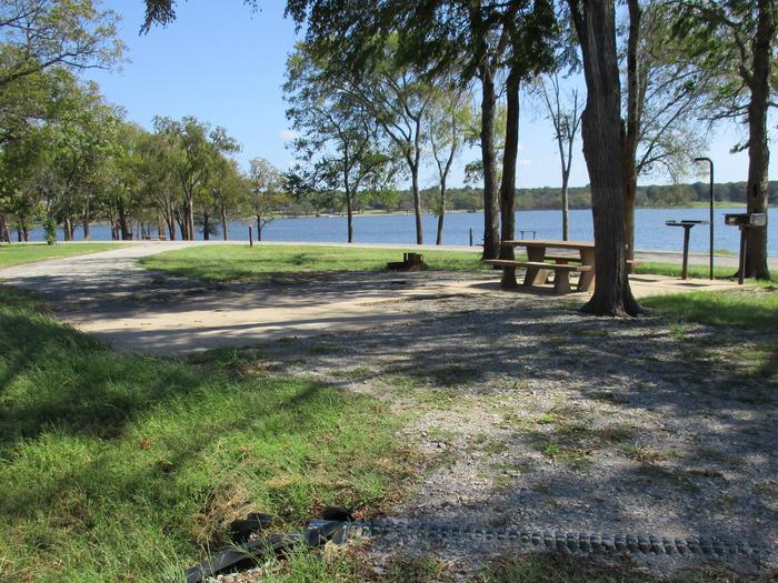 Site 19 - Blue BillSite 19 is a popular site that offers a great lake view and access to the water.