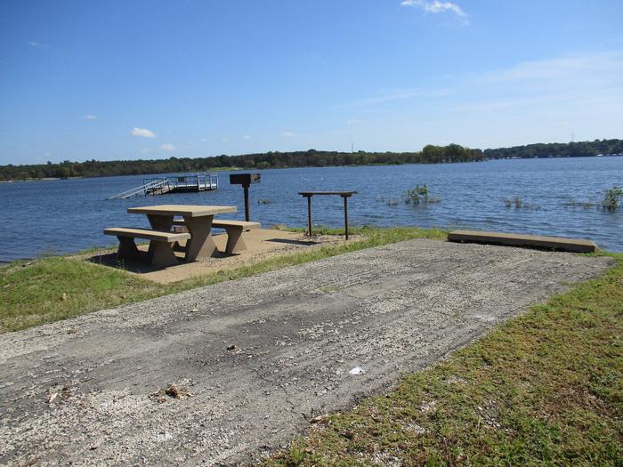 Site 24 - Blue BillSite 24 offers easy access to the south boat ramp and courtesy dock.