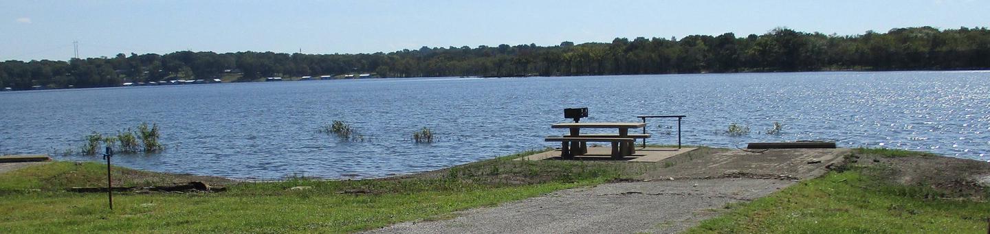 Site 25 - Blue BillSite 25 is a non-electric site that offers excellent water access for boating or fishing.
