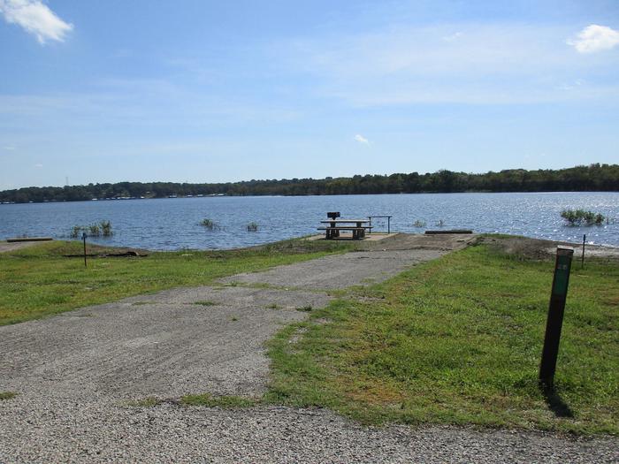 Site 25 - Blue BillSite 25 is a non-electric site that offers excellent water access for boating or fishing.