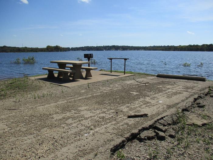 Site 25 - Blue BillSite 25 offers a concrete picnic table, pedestal grill, utility table and fire ring.