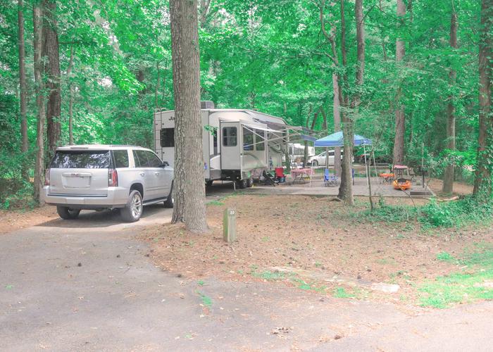 Pull-thru entrance, driveway slope, awning-side clearance.Victoria Campground, campsite 32.