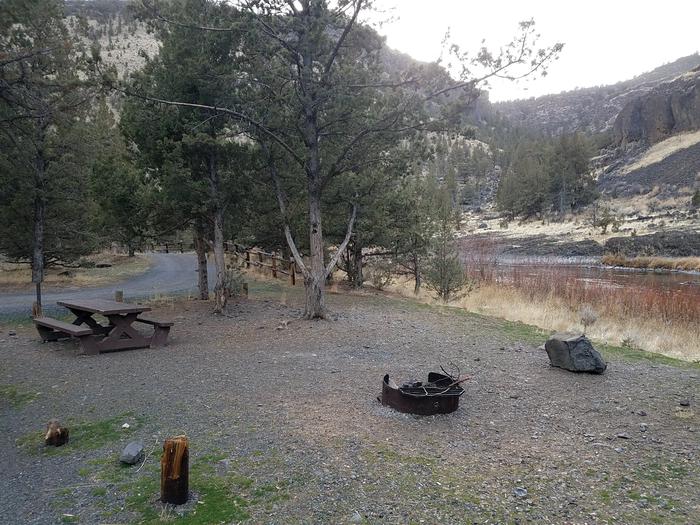 Crooked River campsite at Lone Pine Campground