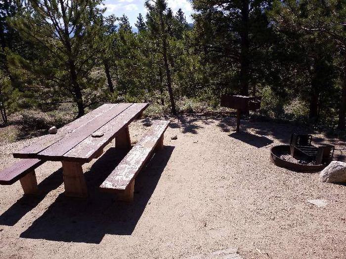Lakeview Campground, site E1 picnic table
