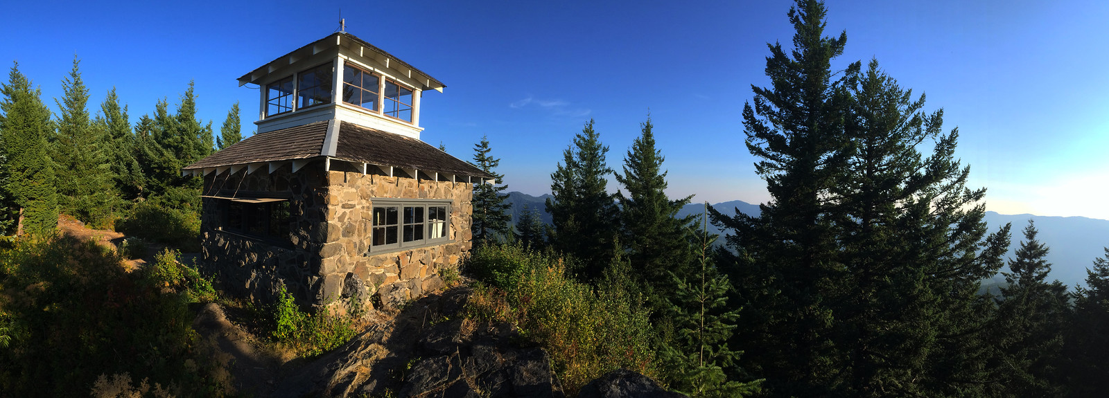 View of Pechuck Lookout and the Cascade Mountains.