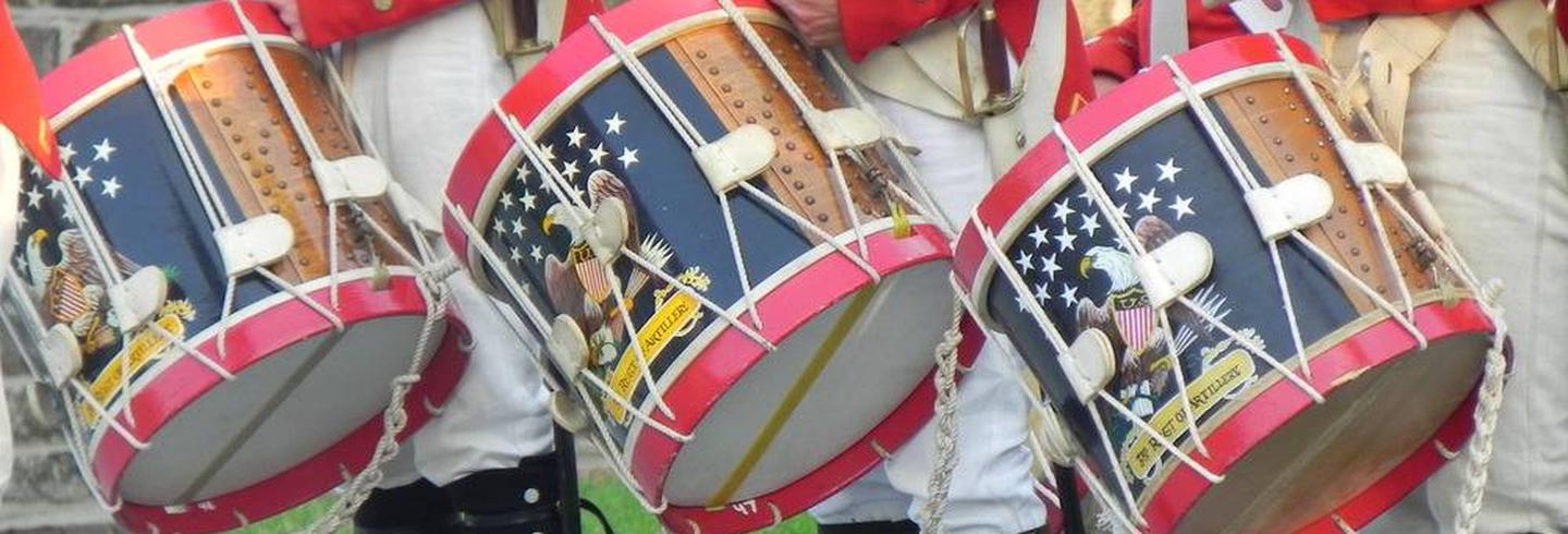 Fort McHenry Fife and Drum CorpsFort McHenry Fife and Drum Corps playing on authentic War of 1812 rope tension snare drums