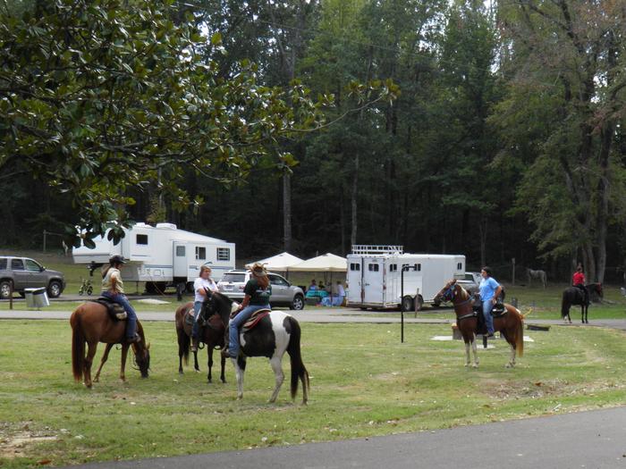 Equestrian Riders Enjoy Ford's Well CampgroundFord's Well Camping