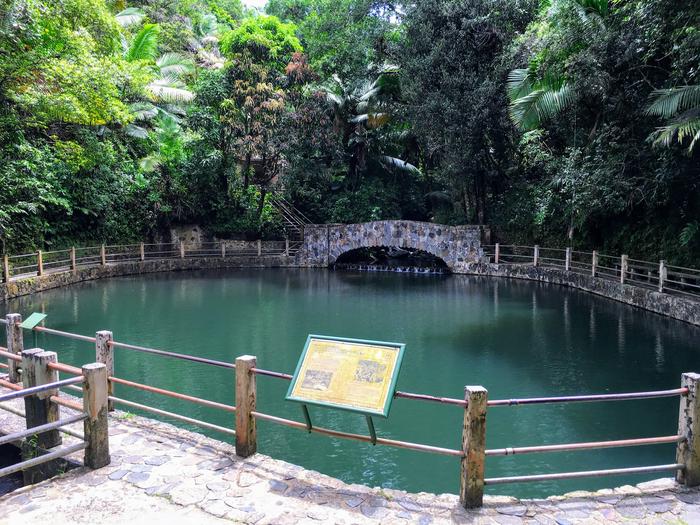 Piscina histórica de Baño Grande. Baño Grande historic pool.Este sitio es uno de los lugares más fotografiados del bosque por su belleza.
This site is one of the most photographed spots in the forest due to its beauty.