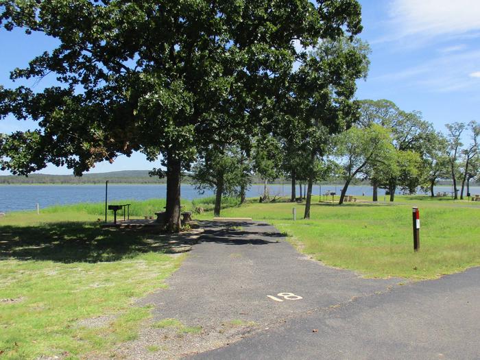 Site 18 - WildwoodThe picnic area on site 18 is mostly shaded and offers a great lake view.