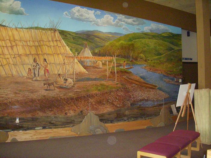 MuralThe mural in the visitor center shows what life was like for the Nez Perce who lived here hundreds of years ago.