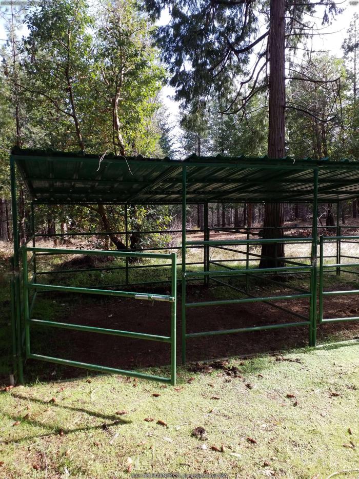 28dThis camp site shares a double pen covered corral with site 31.  