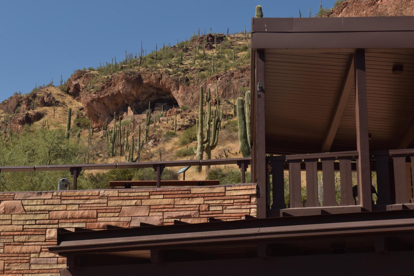 Cliff Dwelling and the Visitor CenterThe Lower Cliff Dwelling can be viewed from the Visitor Center