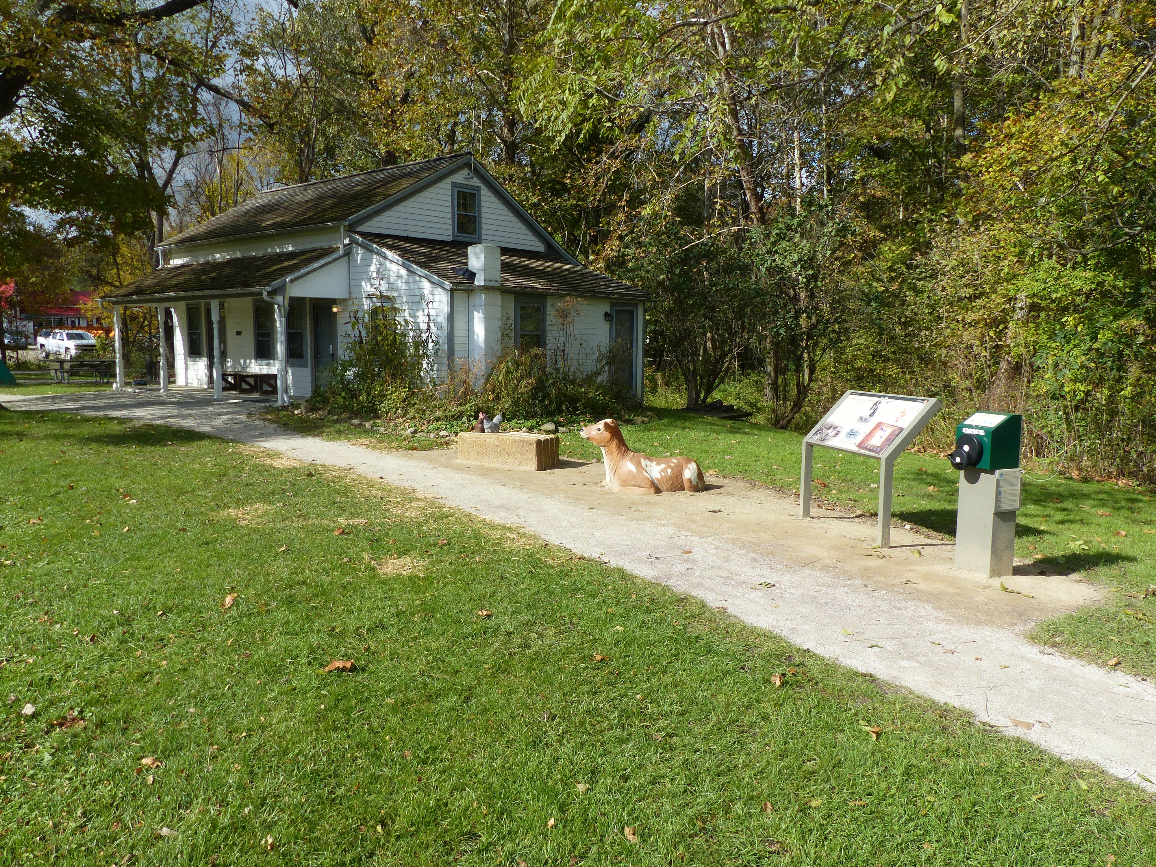 Exterior of Hunt House, exhibits and restrooms