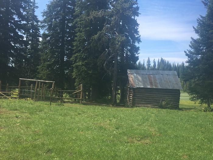 Barn with horse corral near Buck Park CabinThe Cabin is surrounded by open green meadows, high country lodgepole pine trees. Barn and horse corral is nearby.