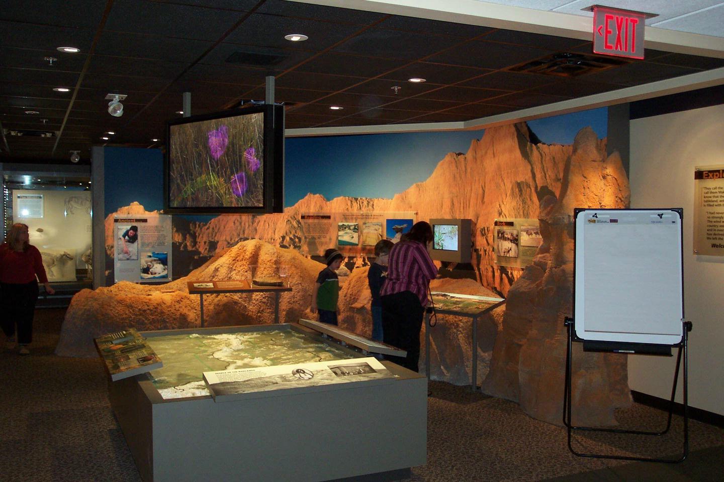 Ben Reifel Visitor Center 003The visitor center hosts multiple exhibits that explore the cultural and natural history of the park.