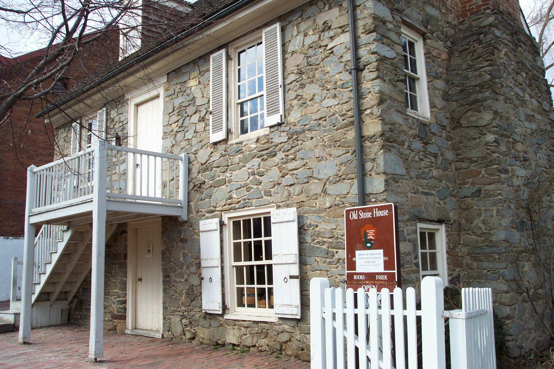 Cover image for Old Stone House