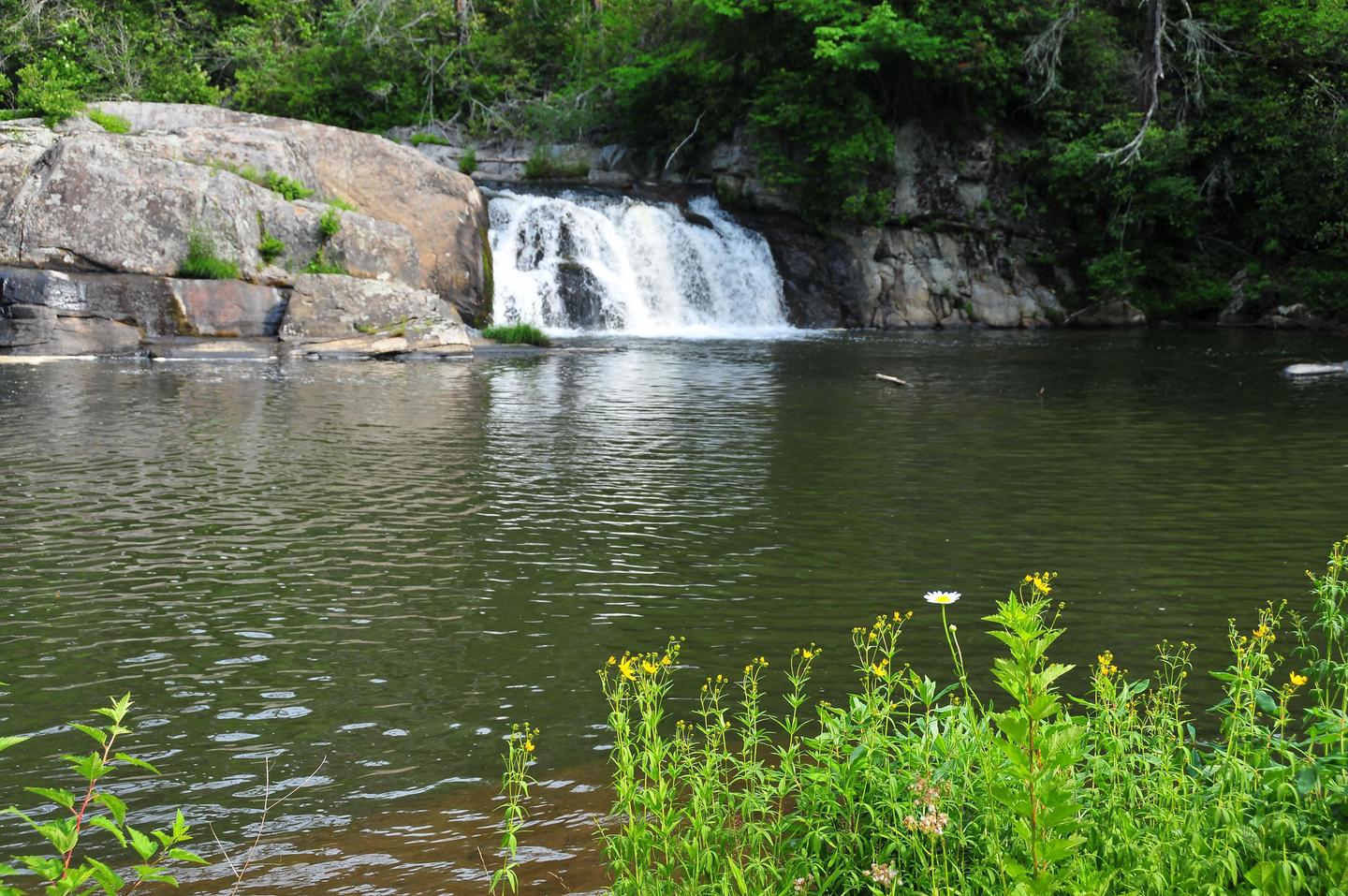 Small waterfall at Linville FallsThe smaller waterfall at Linville Falls