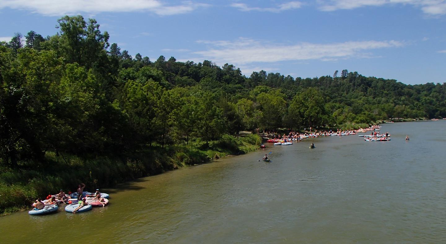 Tubers congregate at Smith Falls State ParkOn Saturdays, the Niobrara National Scenic River is a great place to meet hundreds of other tubers.