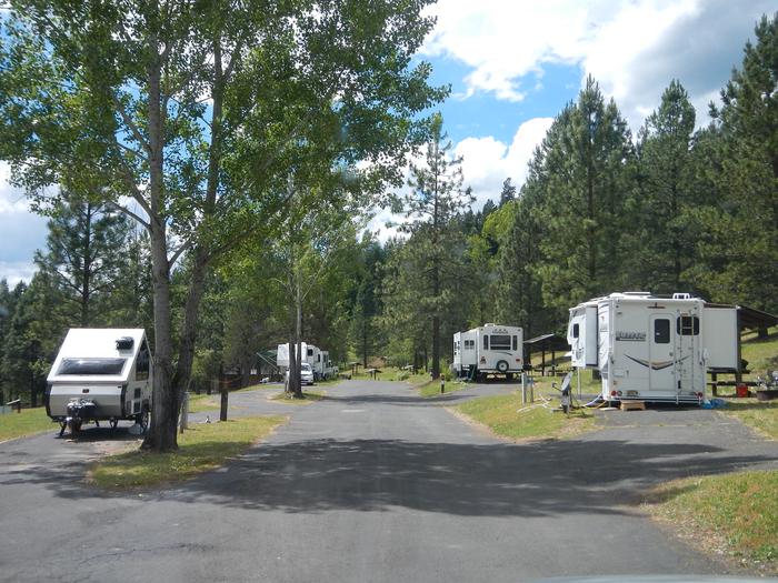 Camping loop at Dent AcresDent Acres Campground 