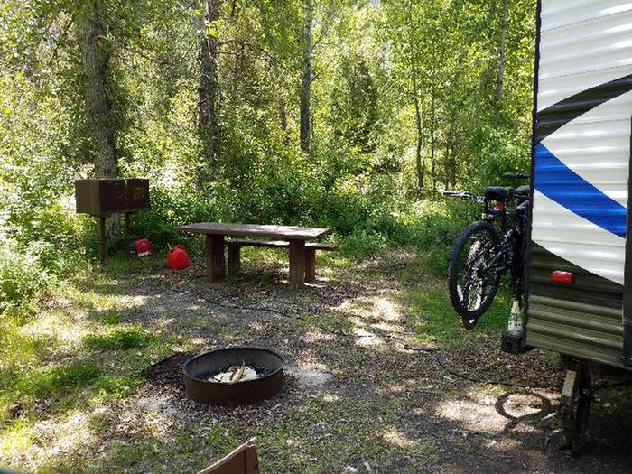 Big Game Campground Campsite 8 - SideBig Game Campground Campsite 8 -Side
