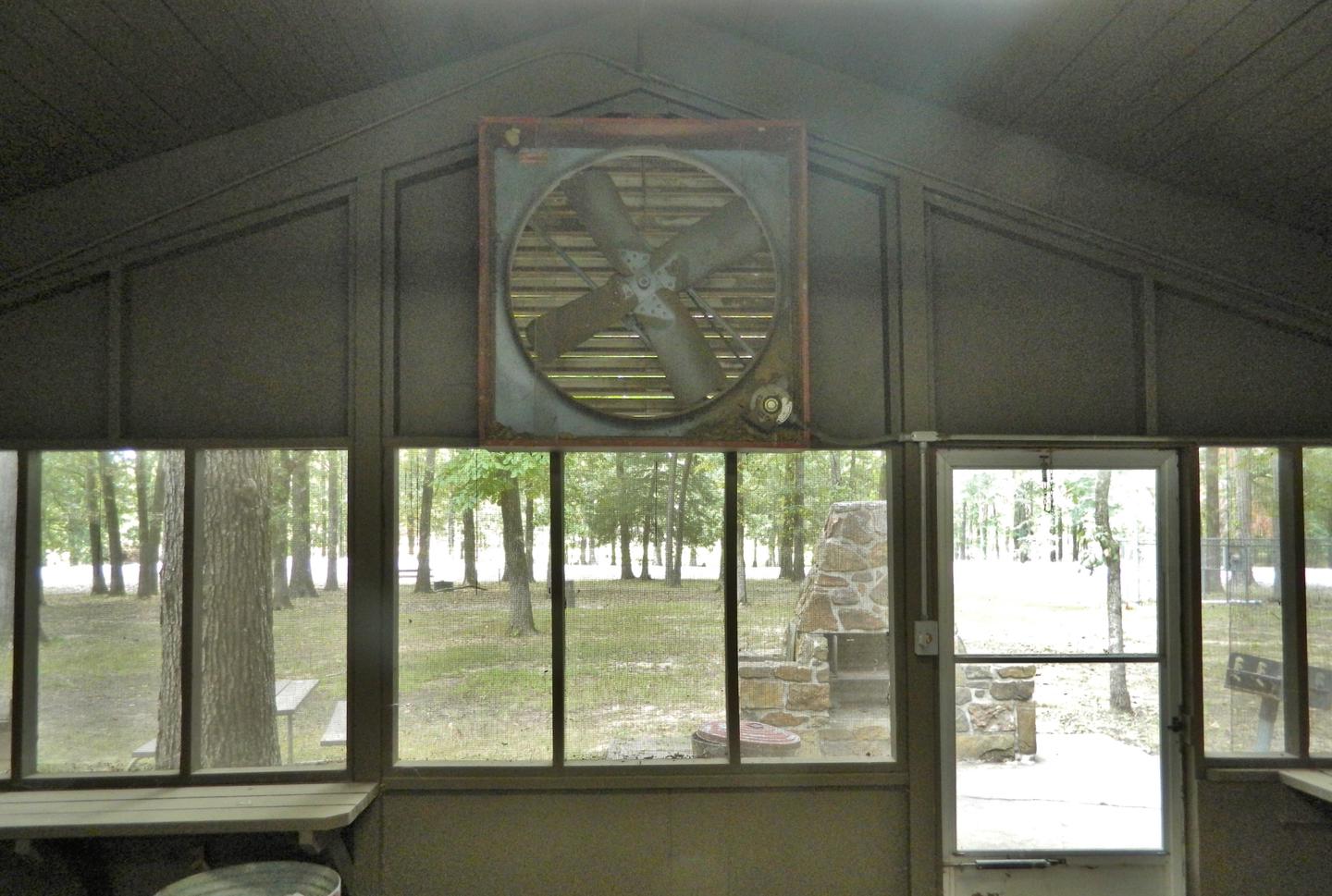 Merrisach Lake - B Loop Group Shelter - Exhaust FanEquipped with exhaust fan, and 360° bug screen.