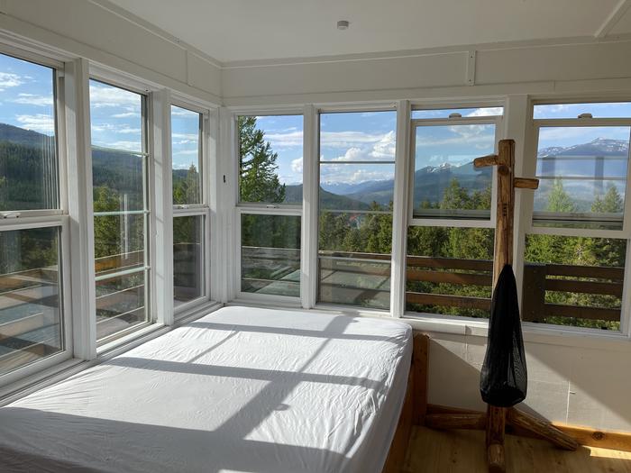 Full Bed with panoramic views 
