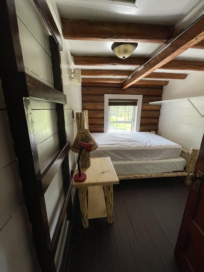 OLD CONDON RANGER STATION -spare room 
Full bed 